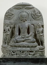 Bouddha assis en méditation (basalte)